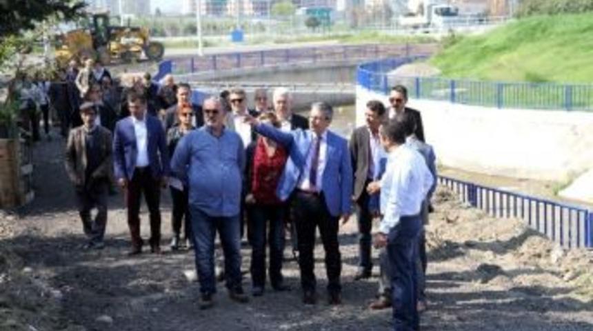 Latife Hanım&rsquo;ın &Ccedil;ehresi Değişti