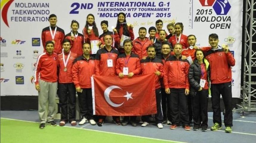 Taekwondo&rsquo;da Madalya Yağmuru