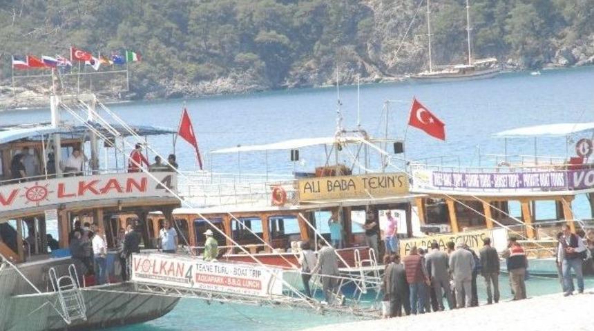 &Ouml;l&uuml;deniz Turizm Kooperatifi Sezon &Ouml;ncesi Lokma Dağıttı