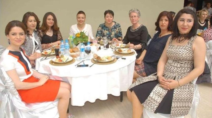 Polis Eşleri Ve Fethiyeli Kadınlar &Ccedil;ay Partisinde Bir Araya Geldi