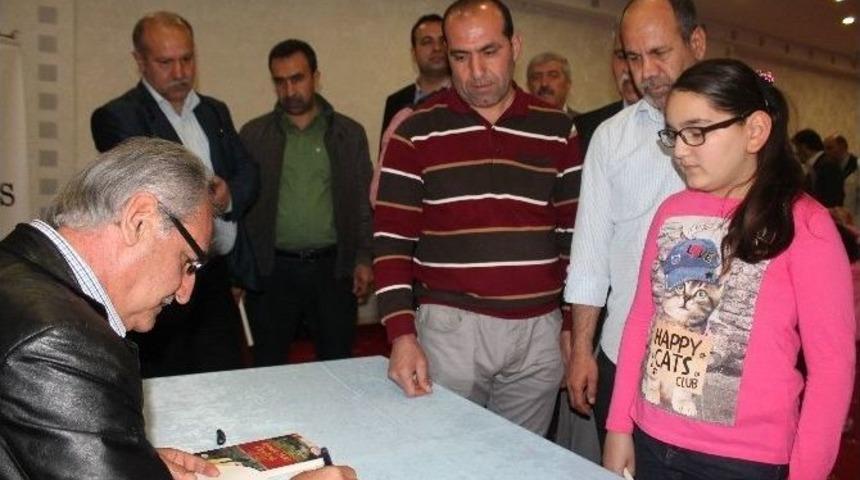 6 Dilde Satışa Sunulacak Kitabın İmza G&uuml;n&uuml; Yapıldı