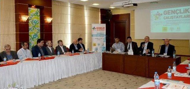 Başkan Aky&uuml;rek &ldquo;gen&ccedil;lik Ve Toplumsal Değişim&rdquo; &Ccedil;alıştayına Katıldı 1