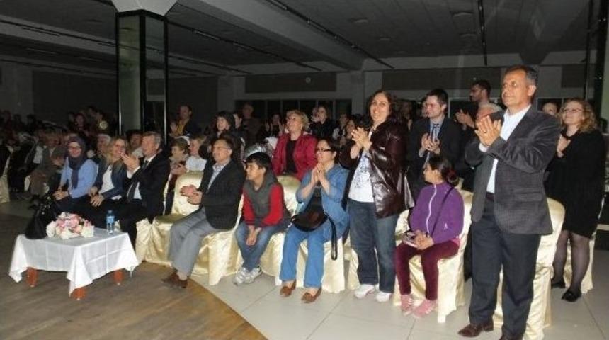 Burhaniye&rsquo;de Amat&ouml;rler Korosu Coşturdu