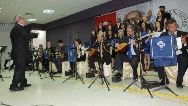 Burhaniye’de Amatörler Korosu Coşturdu 3