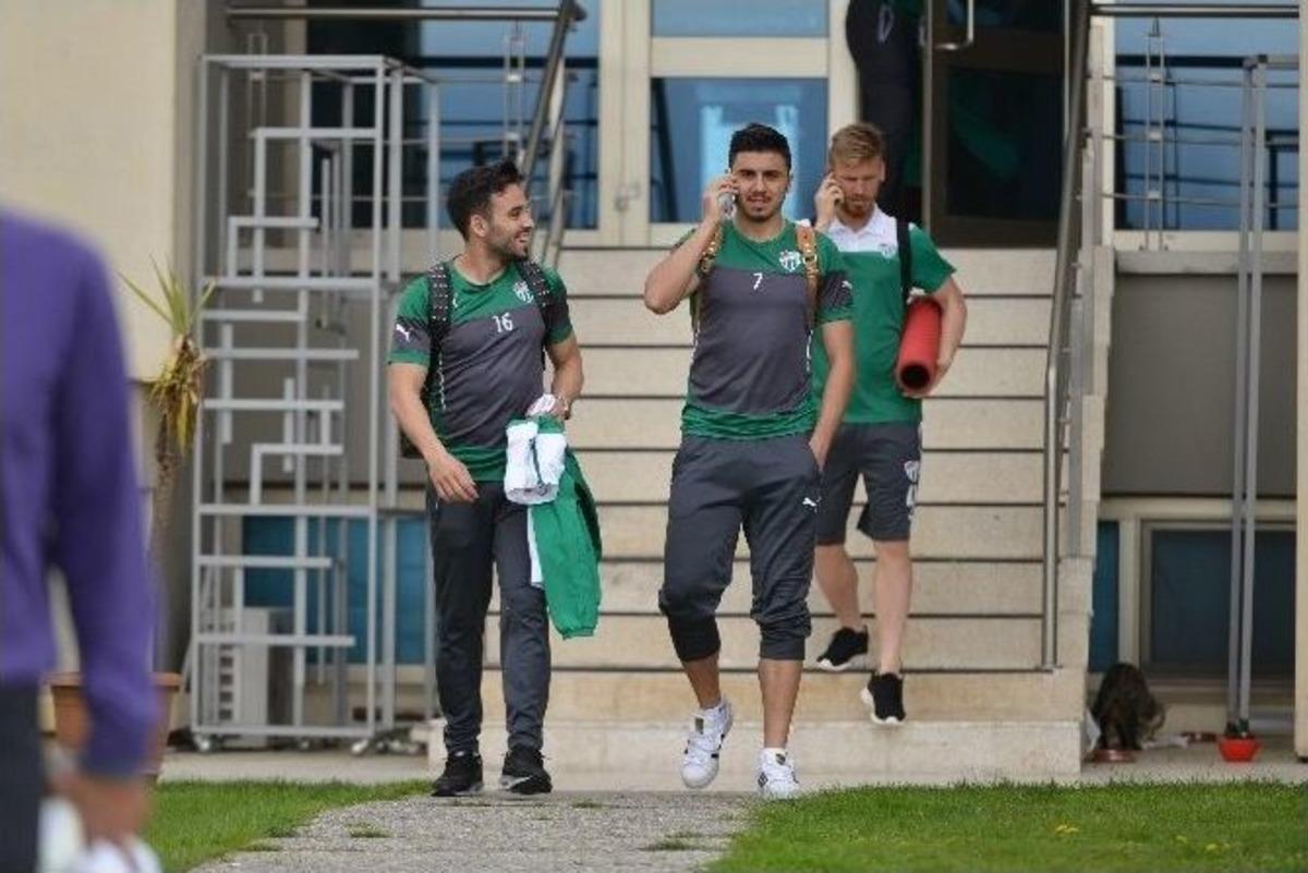 Bursaspor, 3 Puan İ&ccedil;in İstanbul&rsquo;a Gitti