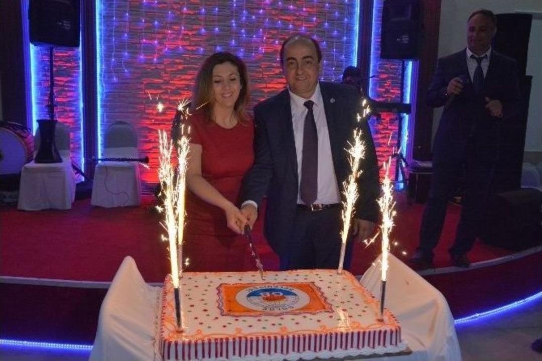 G&uuml;l&uuml;&ccedil; Belediye Başkanı Demirtaş&rsquo;tan Birinci Yıl Kutlaması