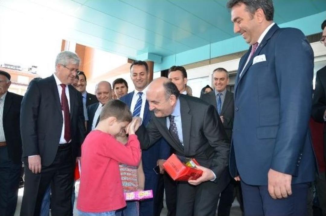 M&uuml;ezzinoğlu&rsquo;ndan Uzman Hekimlere M&uuml;jde