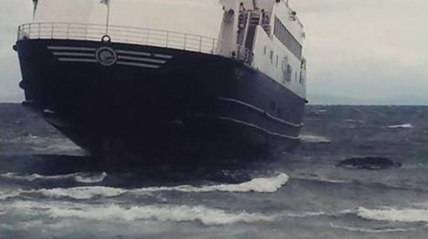 Yolcu Taşıyan Feribot Karaya Oturdu