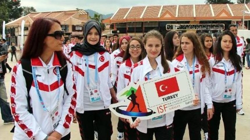 D&uuml;nya Okullar Oryantiring Şampiyonası Başladı