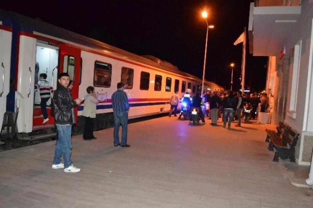 Trene Taşlı Saldırı