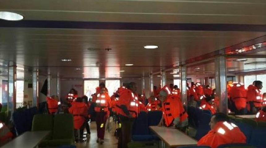 G&ouml;k&ccedil;eada Feribotundaki Yolcular 13 Saat 25 Dakika Sonra Tahliye Edildi