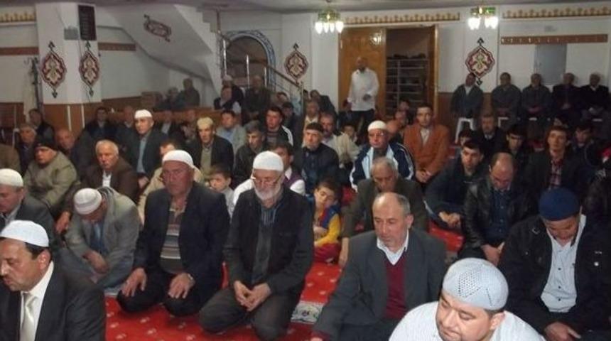 Saltukova Merkez Camiinde Kutlu Doğum Programı D&uuml;zenlendi