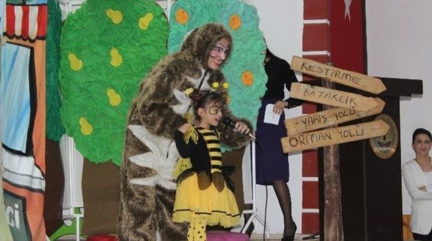 Veliler Ve &Ccedil;ocuklar Aynı Sahnede