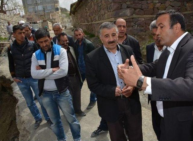 Hakkari’de Çöken Yol Yeniden Yapılıyor