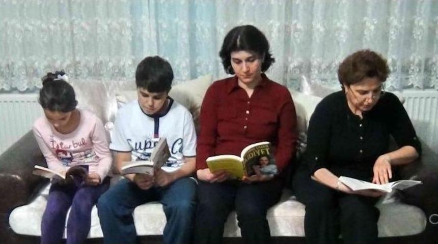 Başarı İ&ccedil;in &Ouml;ğretmen, &Ouml;ğrenci, Veli Birlikte Okuyor