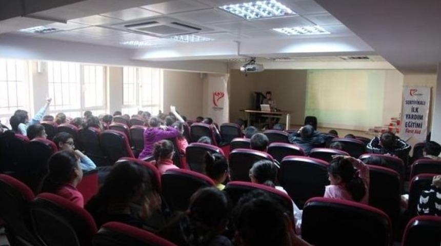 G&uuml;ng&ouml;ren Belediyesi&rsquo;nden İlk Yardım Eğitimi