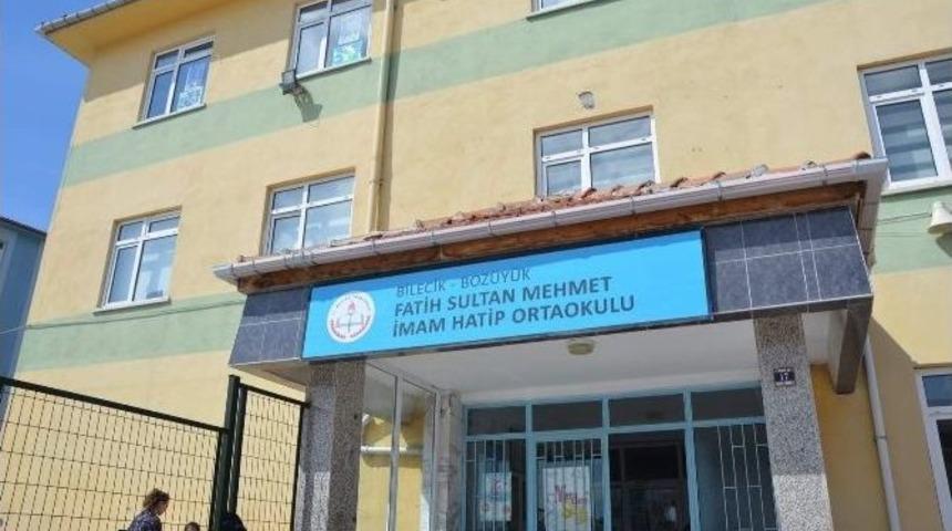 Boz&uuml;y&uuml;k Fatih Sultan Mehmet İmam Hatip Ortaokulu&rsquo;nda Hafızlık Eğitimi