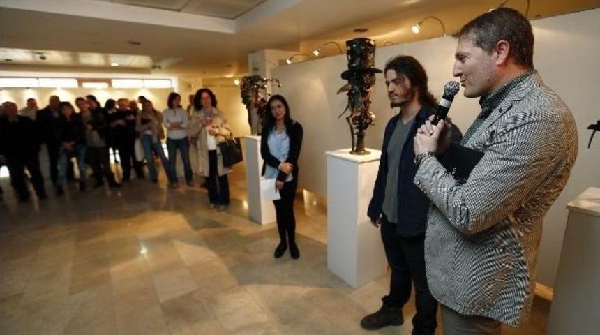 Gen&ccedil; Sanat&ccedil;ı İlk Sergisini Konak&rsquo;ta A&ccedil;tı