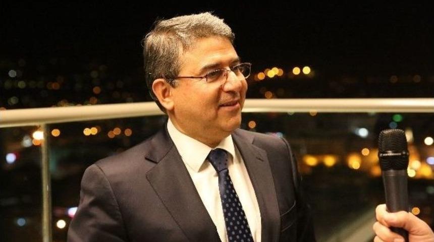 İş D&uuml;nyasından &Ouml;zhaseki&rsquo;ye Destek