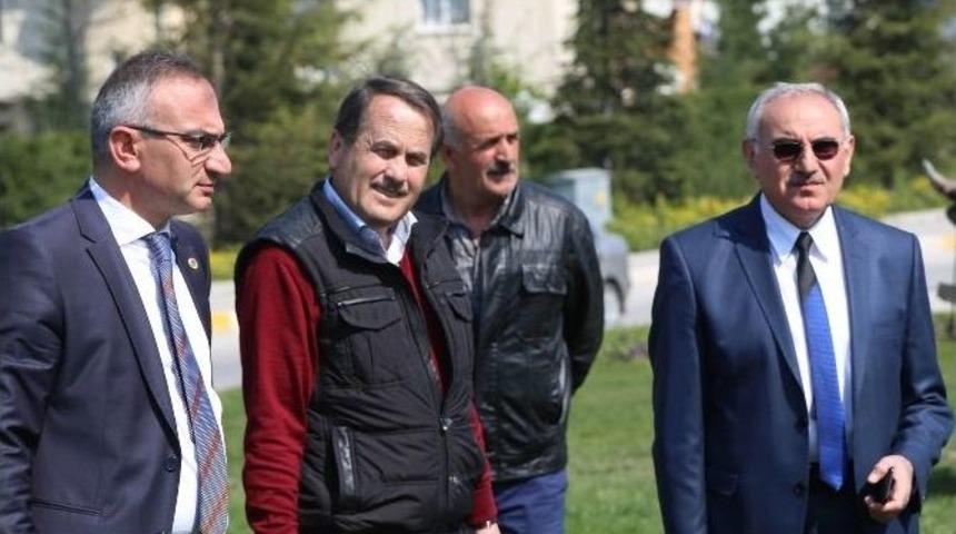 Sapanca&rsquo;nın İlk Modern Saat Kulesi Dikiliyor