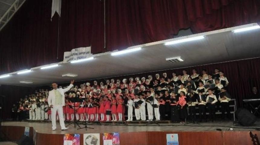 190 Mevcutlu Okulun 150 &Ouml;ğrencisini M&uuml;zisyen Yaptı