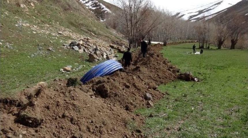 Vaski Ekiplerinden Zorlu İ&ccedil;me Suyu &Ccedil;alışması