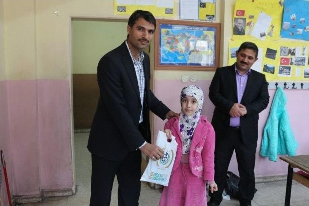 Siirt&rsquo;te Suriyeli &Ccedil;ocuklar Kendi Dillerinde Eğitim G&ouml;r&uuml;yor