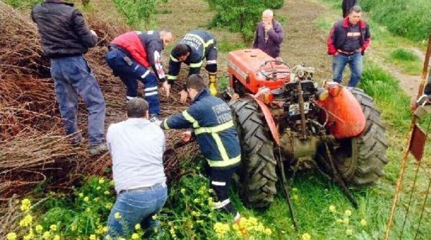 Trakt&ouml;r&uuml;n&uuml;n Altında Kalıp, Yaralandı