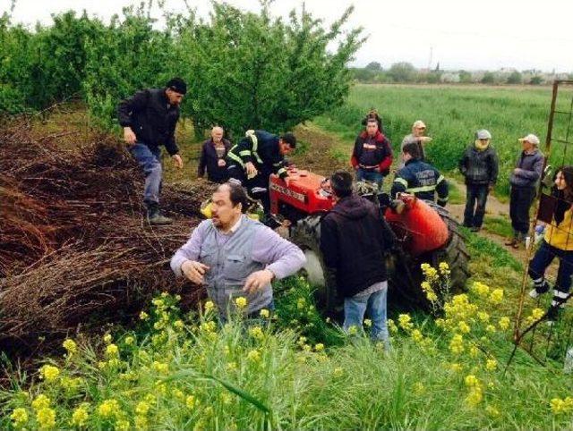 Traktörünün Altında Kalıp, Yaralandı