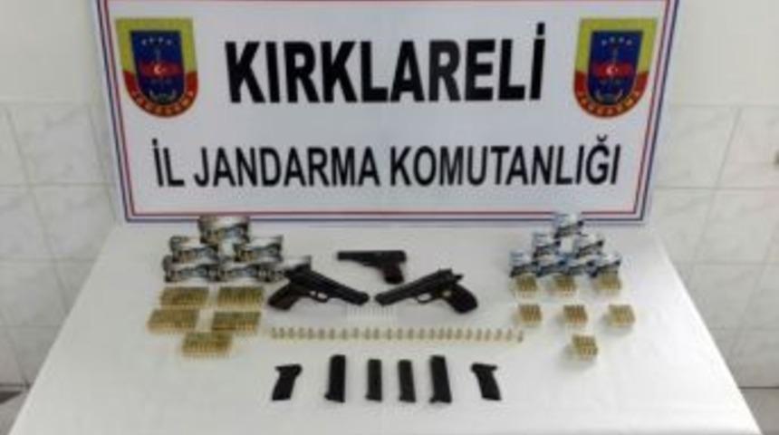 Kırklareli&rsquo;nde Bir Otomobilde Silah Ve Fişekler Ele Ge&ccedil;irildi