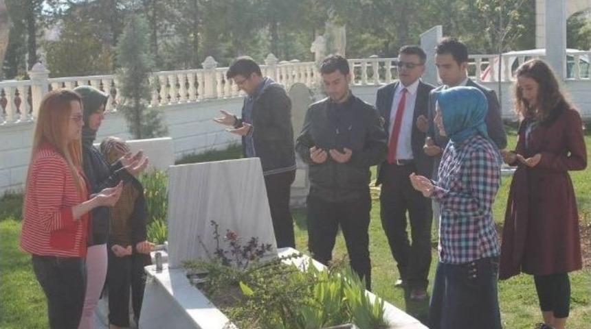 Gen&ccedil;lik Merkezi &Uuml;yelerinden Şehitlik Ziyareti