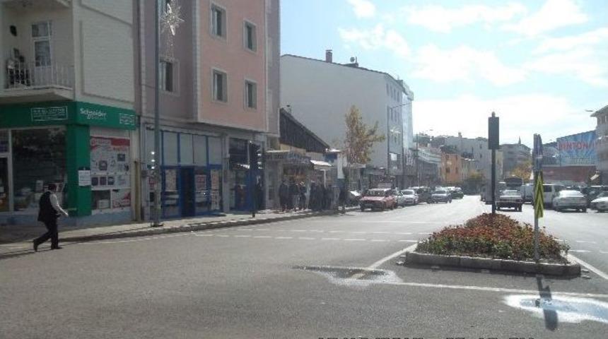 Kongre Caddesinde, Kaldırım Ve Yol İşgaline Son Verildi