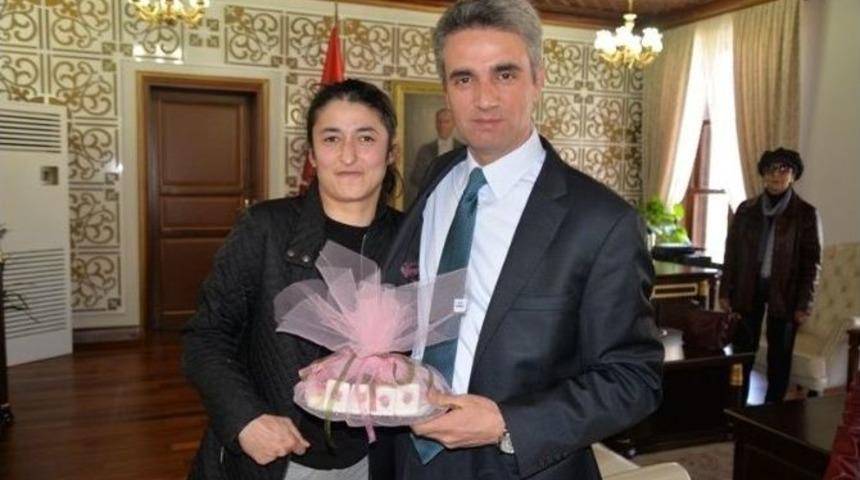 &Ouml;zel &Ouml;ğrencilerden, Bolu Valisi Aydın Baruş&rsquo;a Ziyaret