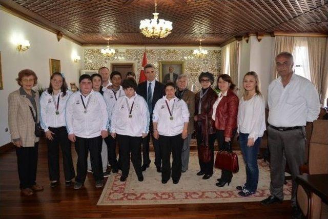 Özel Öğrencilerden, Bolu Valisi Aydın Baruş’a Ziyaret