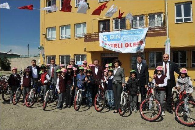 İzmit Belediyesi Özel- Devlet Okulu Ayrımı Yapmıyor