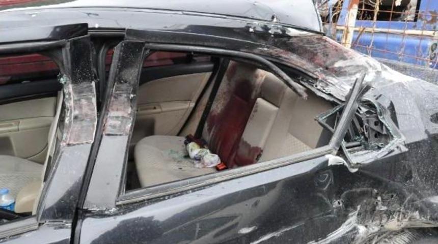 Otomobil Tır'a &Ccedil;arptı: 1 Imam &Ouml;ld&uuml;, 3 Yaralı