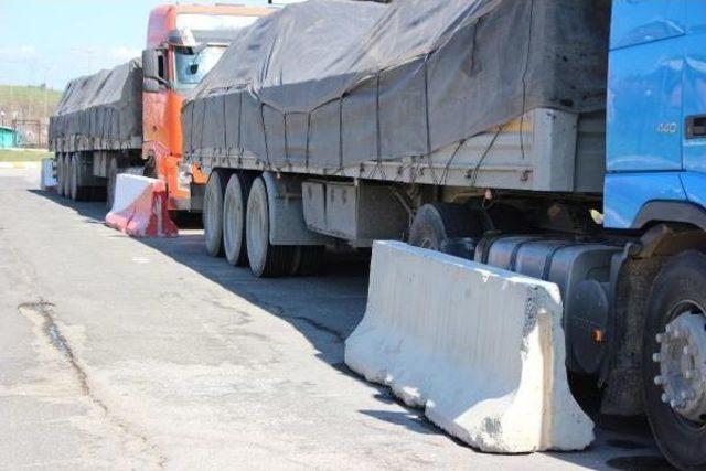 Tır'ların Kaçırılmaması Için Beton Bloklu Yöntem