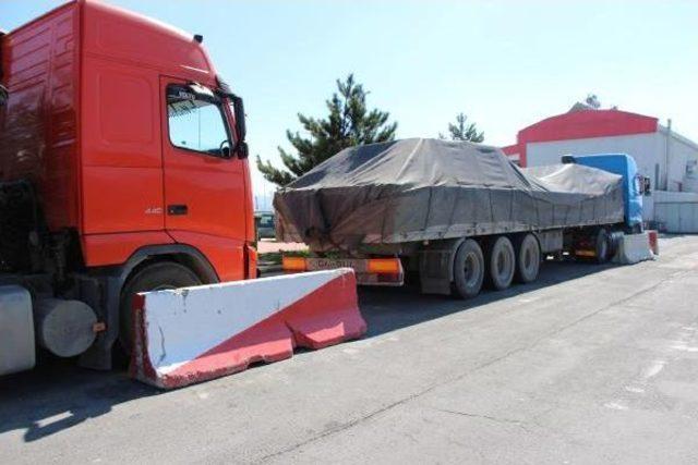 Tır'ların Kaçırılmaması Için Beton Bloklu Yöntem