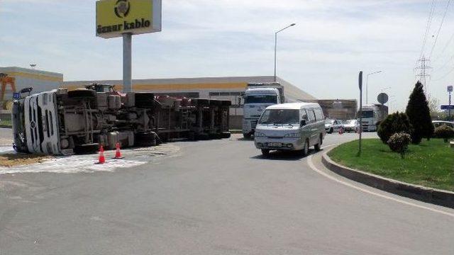 Tekirdağ&rsquo;da Taş Dolu Tır Yan Yattı 1