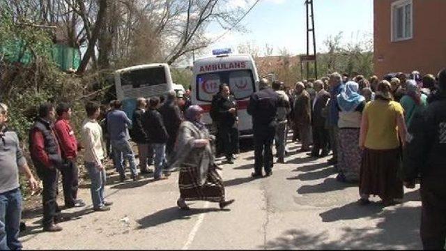 &Ouml;zel Halk Otob&uuml;s&uuml; Yol Kenarındaki Kadınları Ezdi;1 &Ouml;l&uuml; 1 Yaralı (2) 2