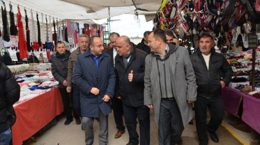 &Uuml;z&uuml;lmez, Ulus Pazarını Gezdi