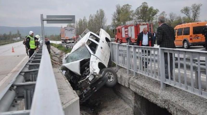 &Ccedil;orum'da Kaza : 1 &Ouml;l&uuml;, 2 Yaralı