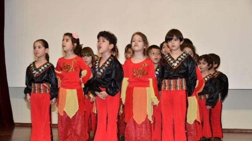 &Uuml;niversitede &Ccedil;ocuklar 23 Nisan&rsquo;ı Erken Kutladı