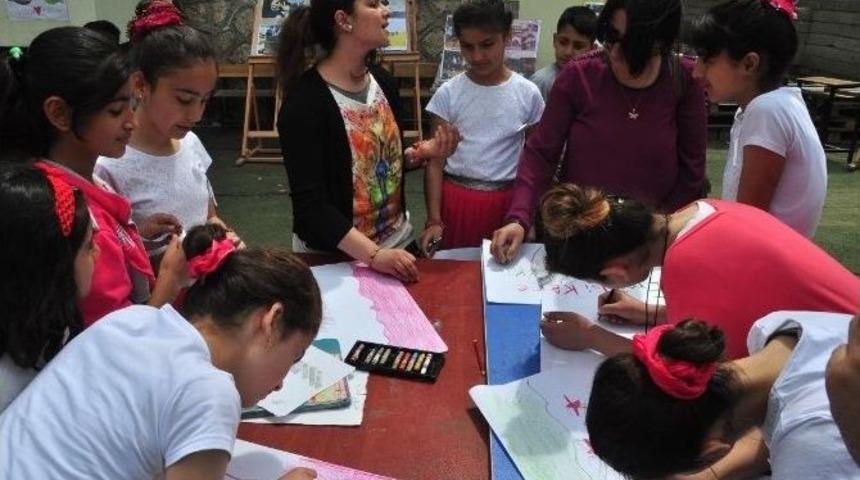 Suriyeli &Ccedil;ocuklar Yaşadıklarını Resimlerle Anlattı