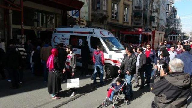 İstiklal Caddesi'nde Ambulans Tepkisi