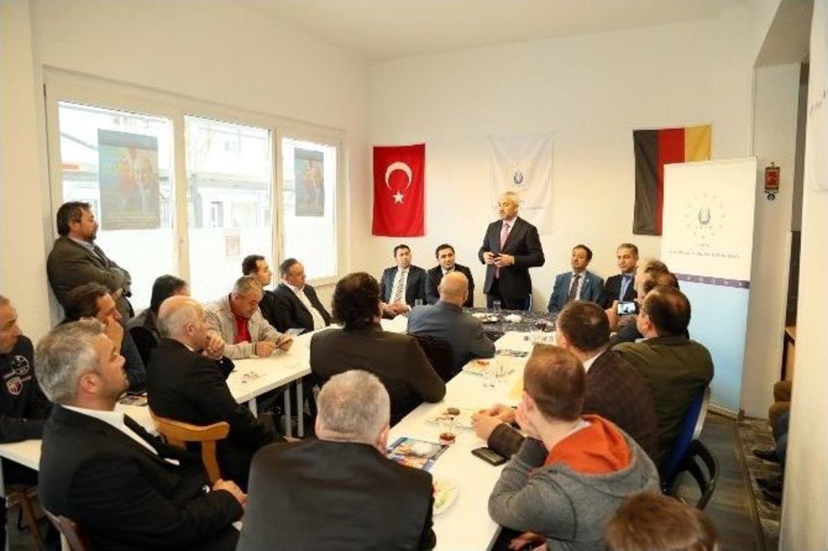 Gurbet&ccedil;iler Enver Yılmaz&rsquo;ı Bağrına Bastı