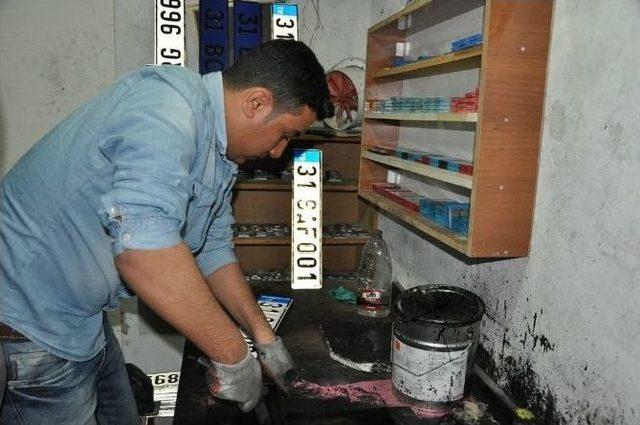 Suriyelilere Ge&ccedil;ici Plaka Verilmeye Başlandı 1