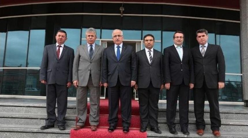 Vali Tuna, Vergi Dairesi Başkanı &Ouml;zbakır&rsquo;ı Makamında Ziyaret Etti
