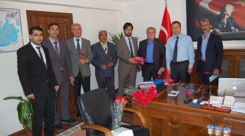 Samsat M&uuml;ft&uuml;l&uuml;ğ&uuml;&rsquo;nden G&uuml;l Ve Kitap Takdimi