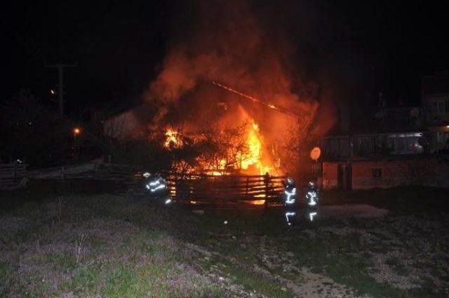 Kütahya da Tek Katlı Ev Alev Alev Yandı 1